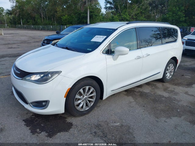 Продажа на аукционе авто 2017 Chrysler Pacifica Touring-l, vin: 2C4RC1BG1HR511216, номер лота: 45071136