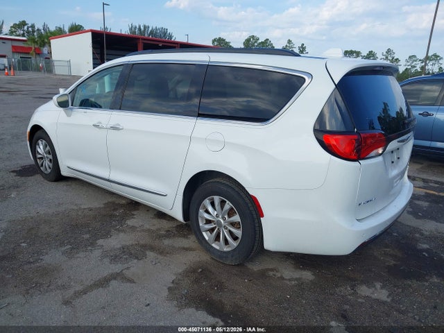 Продажа на аукционе авто 2017 Chrysler Pacifica Touring-l, vin: 2C4RC1BG1HR511216, номер лота: 45071136
