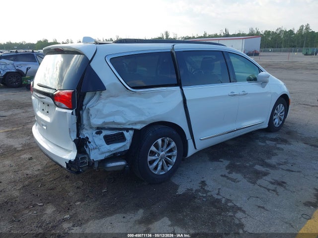 Продажа на аукционе авто 2017 Chrysler Pacifica Touring-l, vin: 2C4RC1BG1HR511216, номер лота: 45071136