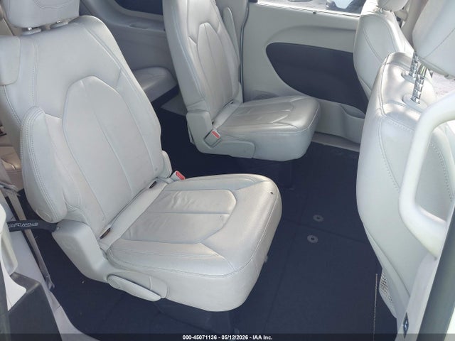 Продажа на аукционе авто 2017 Chrysler Pacifica Touring-l, vin: 2C4RC1BG1HR511216, номер лота: 45071136