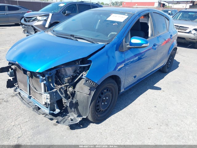 JTDKDTB3XG1589942 Toyota Prius C Two