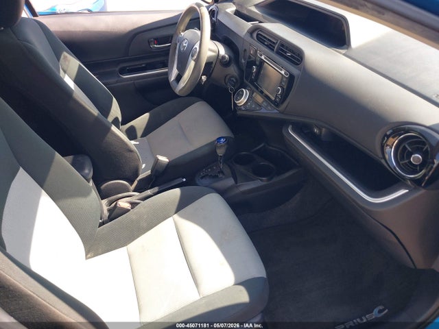 JTDKDTB3XG1589942 Toyota Prius C Two