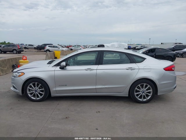 45071192 :رقم المزاد ، 3FA6P0LU1HR233634 vin ، 2017 Ford Fusion Hybrid Se مزاد بيع