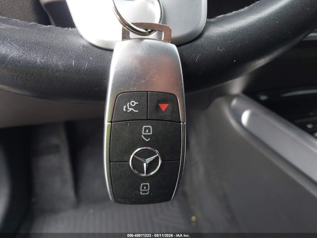 45071223 :رقم المزاد ، WDC4M4HBXLW003230 vin ، 2020 Mercedes-benz Glb 250 4matic مزاد بيع