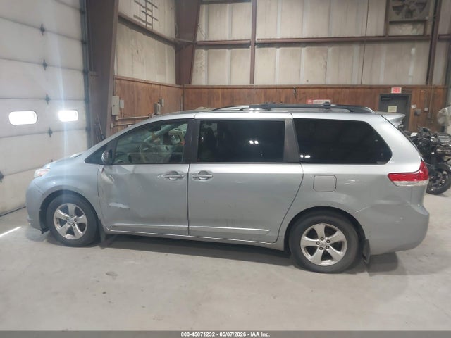Продаж на аукціоні авто 2014 Toyota Sienna Le V6 8 Passenger, vin: 5TDKK3DCXES433869, номер лоту: 45071232