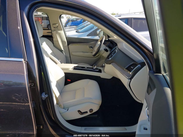 45071379 :رقم المزاد ، YV4062PN1P1981792 vin ، 2023 Volvo Xc90 B6 Plus 7-seater مزاد بيع