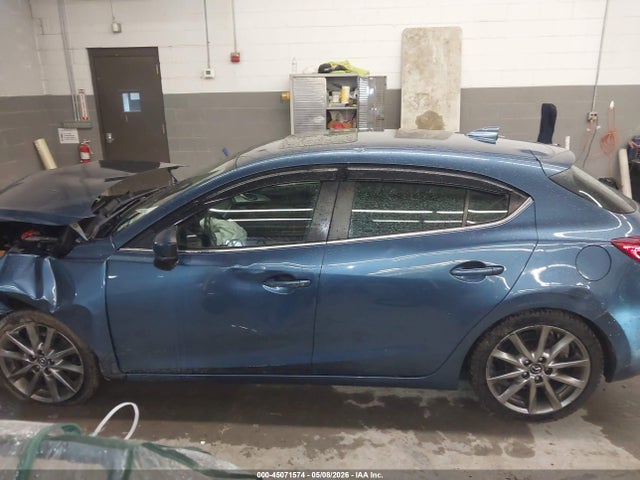 45071574 :رقم المزاد ، 3MZBN1L37JM239322 vin ، 2018 Mazda Mazda3 Touring مزاد بيع