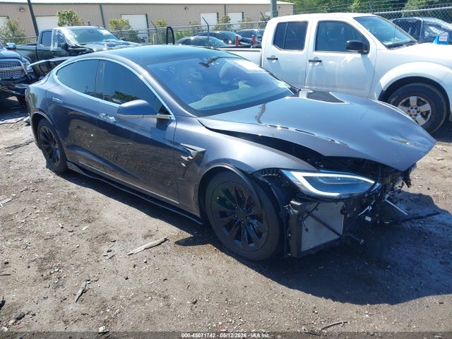 2018 Tesla Model S 100d/75d/p100d მანქანა იყიდება აუქციონზე, vin: 5YJSA1E20JF260388, აუქციონის ნომერი: 45071742