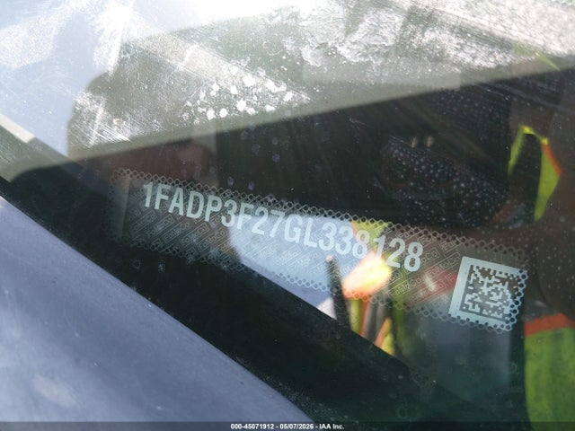 1FADP3F27GL338128 Ford FOCUS SE