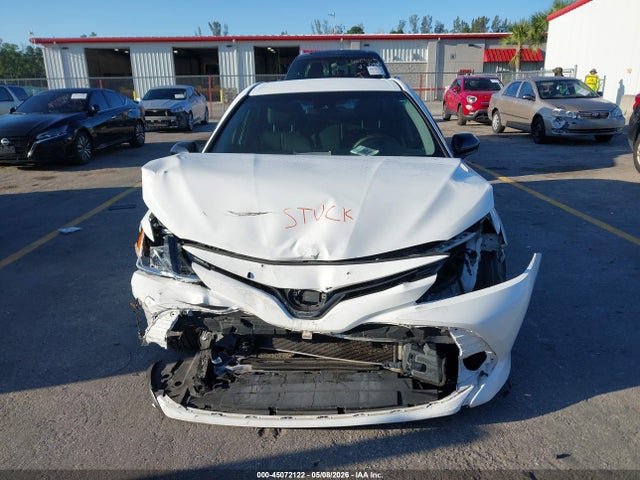 2018 Toyota Camry Le მანქანა იყიდება აუქციონზე, vin: 4T1B11HK9JU535206, აუქციონის ნომერი: 45072122