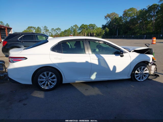 2018 Toyota Camry Le მანქანა იყიდება აუქციონზე, vin: 4T1B11HK9JU535206, აუქციონის ნომერი: 45072122