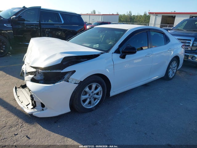 2018 Toyota Camry Le მანქანა იყიდება აუქციონზე, vin: 4T1B11HK9JU535206, აუქციონის ნომერი: 45072122