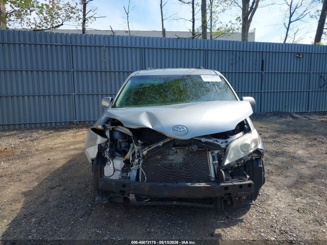Продаж на аукціоні авто 2016 Toyota Sienna Le 8 Passenger, vin: 5TDKK3DC3GS739282, номер лоту: 45072175
