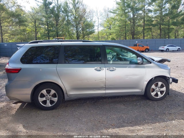 Продаж на аукціоні авто 2016 Toyota Sienna Le 8 Passenger, vin: 5TDKK3DC3GS739282, номер лоту: 45072175