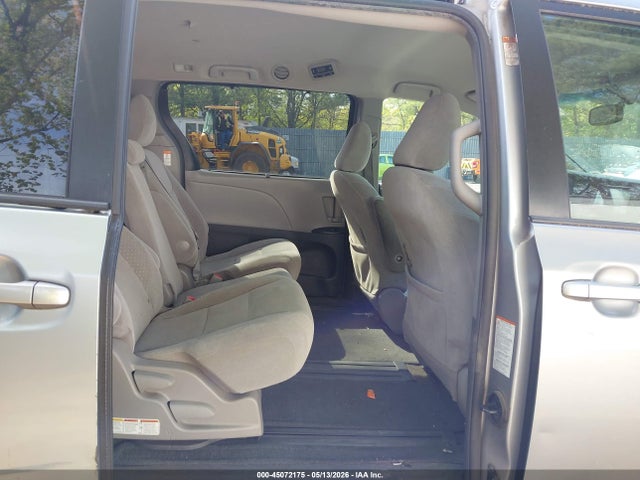 Продаж на аукціоні авто 2016 Toyota Sienna Le 8 Passenger, vin: 5TDKK3DC3GS739282, номер лоту: 45072175