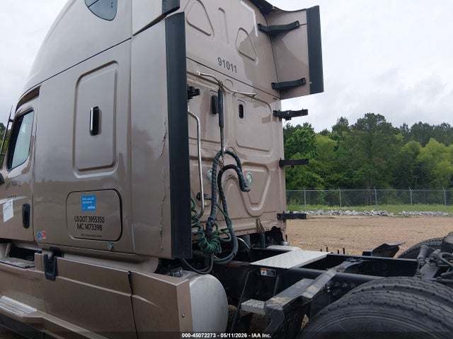 Продажа на аукционе авто 2021 Freightliner New Cascadia 126, vin: 3AKJHHDR2MSLX5619, номер лота: 45072273
