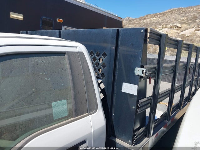 Ford F-350 Chassis Xl 2018 1FDRF3G67JEC20043 Image 17
