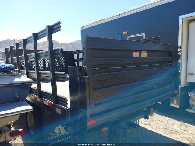 Ford F-350 Chassis Xl 2018 1FDRF3G67JEC20043 Image 3