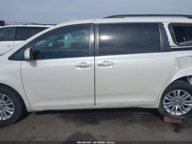 Продажа на аукционе авто 2015 Toyota Sienna Xle 8 Passenger, vin: 5TDYK3DC6FS672167, номер лота: 45072537