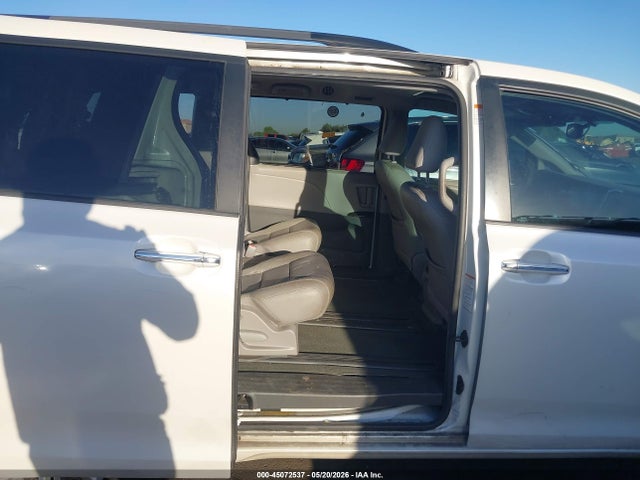 Продажа на аукционе авто 2015 Toyota Sienna Xle 8 Passenger, vin: 5TDYK3DC6FS672167, номер лота: 45072537