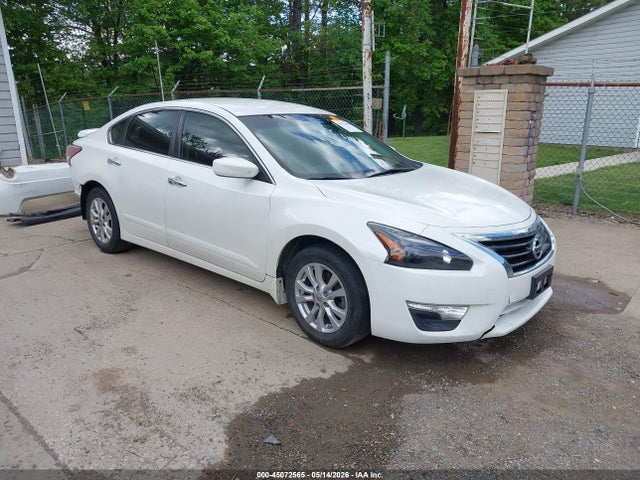 Nissan Altima 2.5 S 2015 1N4AL3AP1FC122050 Image 1