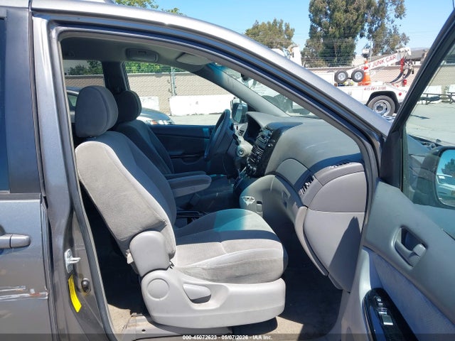 Auction sale of the 2004 Toyota Sienna Le, vin: 5TDZA23C14S210230, lot number: 45072623