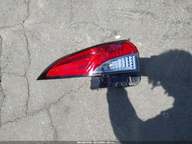 45072769 :رقم المزاد ، 5YFS4MCE8NP134246 vin ، 2022 Toyota Corolla Se مزاد بيع