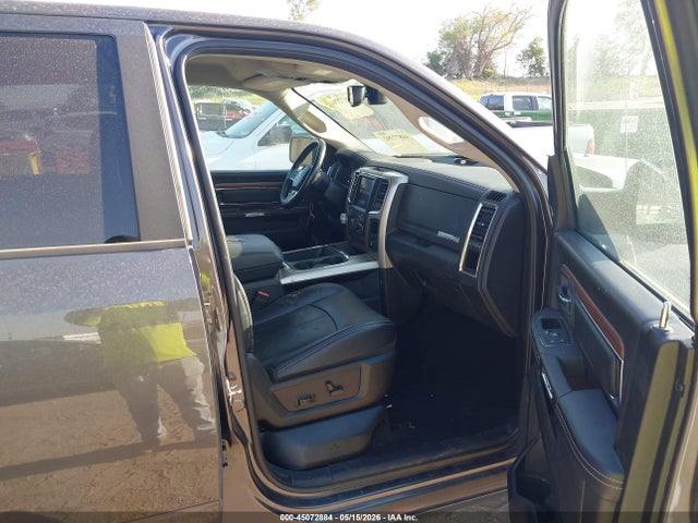 45072884 :رقم المزاد ، 1C6RR7NM1JS246652 vin ، 2018 Ram 1500 Laramie  4x4 5'7 Box مزاد بيع