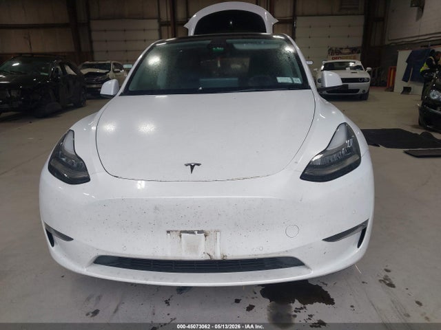Auction sale of the 2022 Tesla Model Y Long Range Dual Motor All-wheel Drive, vin: 7SAYGDEE8NF438867, lot number: 45073062