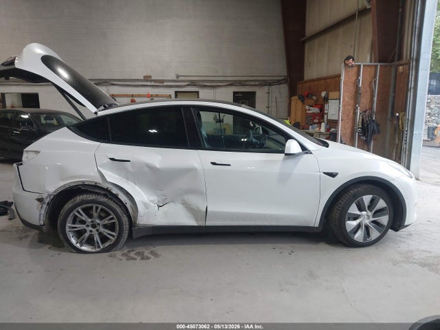 Auction sale of the 2022 Tesla Model Y Long Range Dual Motor All-wheel Drive, vin: 7SAYGDEE8NF438867, lot number: 45073062