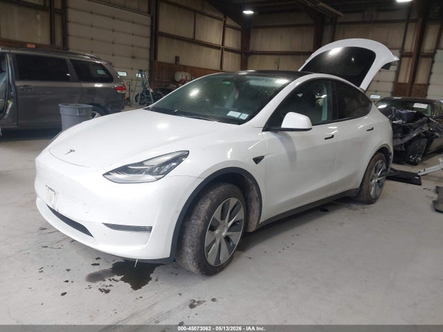 Auction sale of the 2022 Tesla Model Y Long Range Dual Motor All-wheel Drive, vin: 7SAYGDEE8NF438867, lot number: 45073062