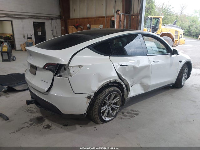 Auction sale of the 2022 Tesla Model Y Long Range Dual Motor All-wheel Drive, vin: 7SAYGDEE8NF438867, lot number: 45073062