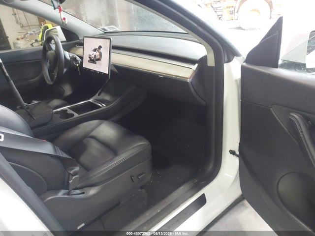 Auction sale of the 2022 Tesla Model Y Long Range Dual Motor All-wheel Drive, vin: 7SAYGDEE8NF438867, lot number: 45073062