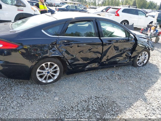 45073103 :رقم المزاد ، 3FA6P0HD4LR136090 vin ، 2020 Ford Fusion Se مزاد بيع