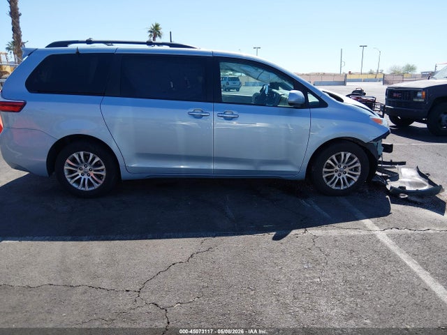 5TDYZ3DC1HS882853 Toyota Sienna Xle 8 Passenger