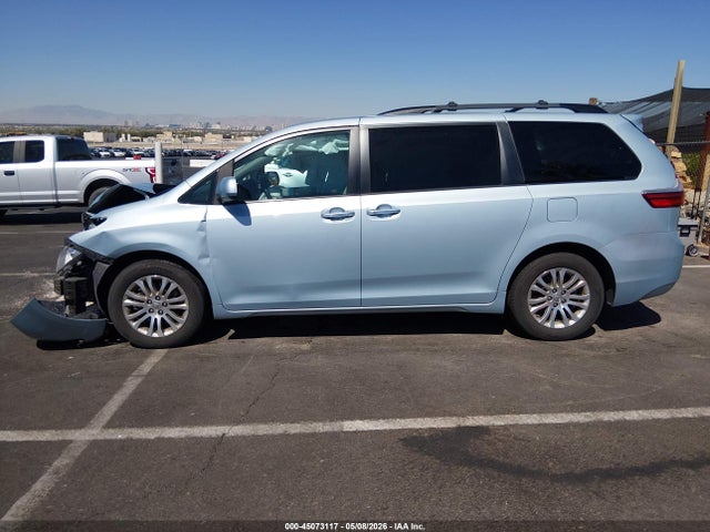 5TDYZ3DC1HS882853 Toyota Sienna Xle 8 Passenger