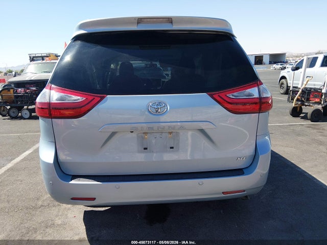 5TDYZ3DC1HS882853 Toyota Sienna Xle 8 Passenger
