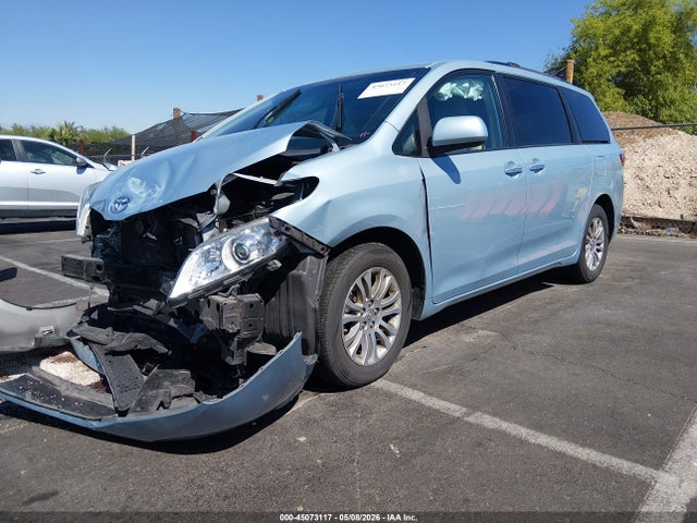 5TDYZ3DC1HS882853 Toyota Sienna Xle 8 Passenger