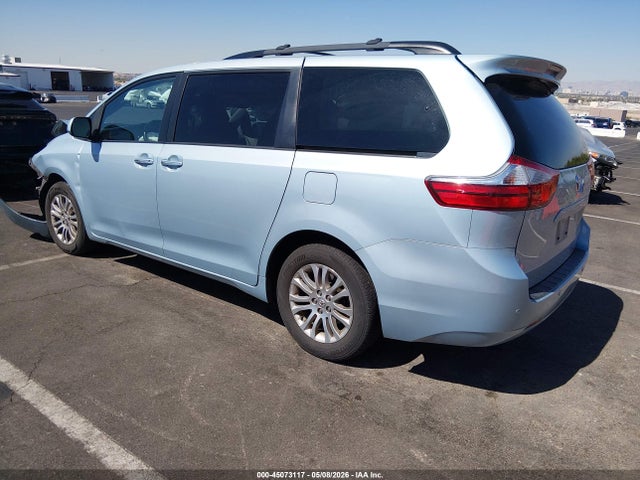 5TDYZ3DC1HS882853 Toyota Sienna Xle 8 Passenger