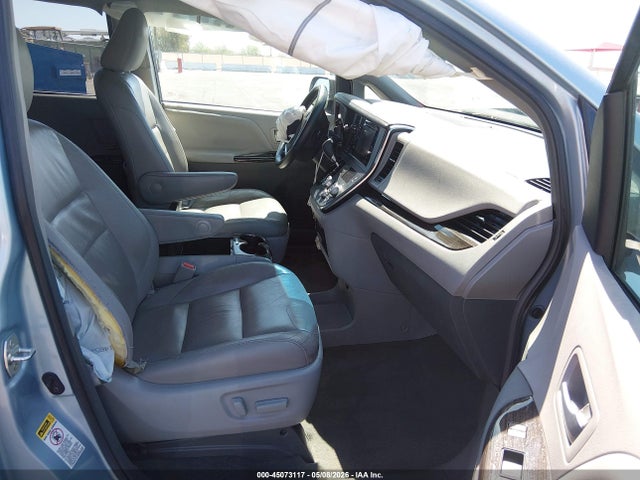 5TDYZ3DC1HS882853 Toyota Sienna Xle 8 Passenger