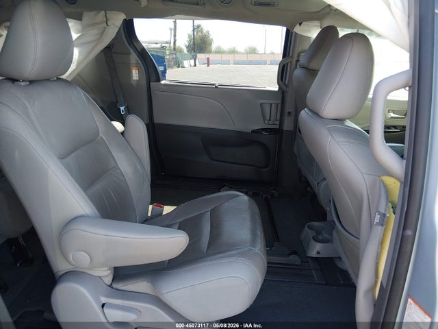 5TDYZ3DC1HS882853 Toyota Sienna Xle 8 Passenger