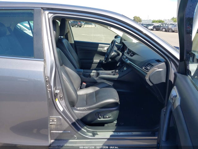 Lexus CT 200H 2016 JTHKD5BHXG2258939 Image 5
