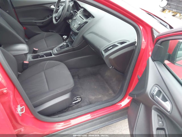 45073295 :رقم المزاد ، 1FADP3FE2HL338307 vin ، 2017 Ford Focus Se مزاد بيع