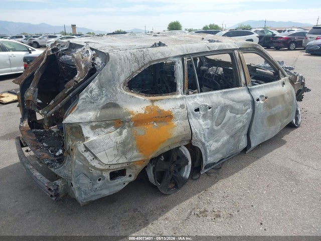 Toyota Highlander Le 2023 5TDKDRBH8PS008813 Image 4