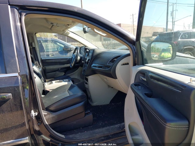 2016 Chrysler Town & Country Touring მანქანა იყიდება აუქციონზე, vin: 2C4RC1BG7GR294432, აუქციონის ნომერი: 45073617
