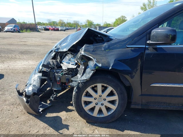2016 Chrysler Town & Country Touring მანქანა იყიდება აუქციონზე, vin: 2C4RC1BG7GR294432, აუქციონის ნომერი: 45073617