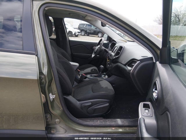 2021 Jeep Cherokee Latitude 4x4 მანქანა იყიდება აუქციონზე, vin: 1C4PJMCB7MD242749, აუქციონის ნომერი: 45073833