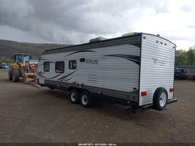 45073872 :رقم المزاد ، 4X4TSMB29H7411035 vin ، 2017 Salem Cruise Lite مزاد بيع