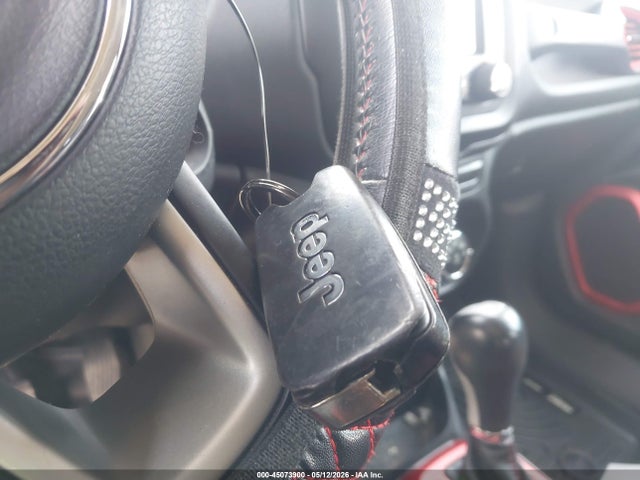 Продажа на аукционе авто 2015 Jeep Renegade Trailhawk, vin: ZACCJBCT0FPB65817, номер лота: 45073900