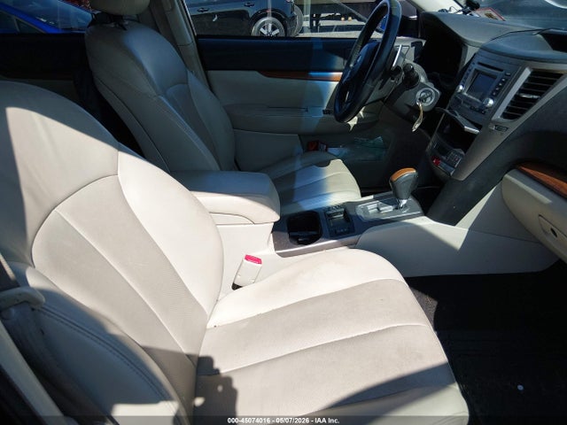 45074016 :رقم المزاد ، 4S4BRBLC2E3245299 vin ، 2014 Subaru Outback 2.5i Limited مزاد بيع